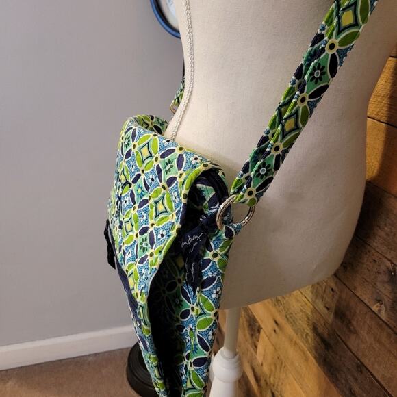 Vera Bradley large cross body purse with embroidered Initial H - Picture 4 of 11